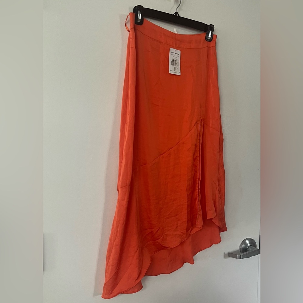Orange skirt with split on the side. It’s lined, perfect for summer. Unworn